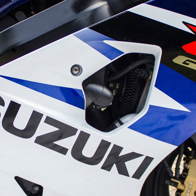 Bullet Frame Slider Suzuki GSXR600 K4-K5 - Right Hand Side - RACE