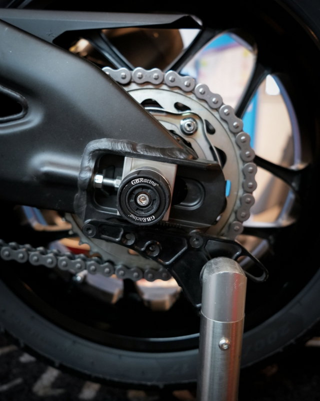 Spindle Protector - Rear LHS BMW S1000RR, R, XR, TE & M1000RR, R, XR, XR COMP, 2019-2026 & Suzuki GSXR600 K4-K5 | Rear RHS Yamaha R1 & R1M & MT-10, 2015-2026 & R9 2025-2026 | Rear LHS Suzuki GSXR750 K6-L0/600 K6-L0 | Rear RHS Honda CBR1000RR 2020-2026
