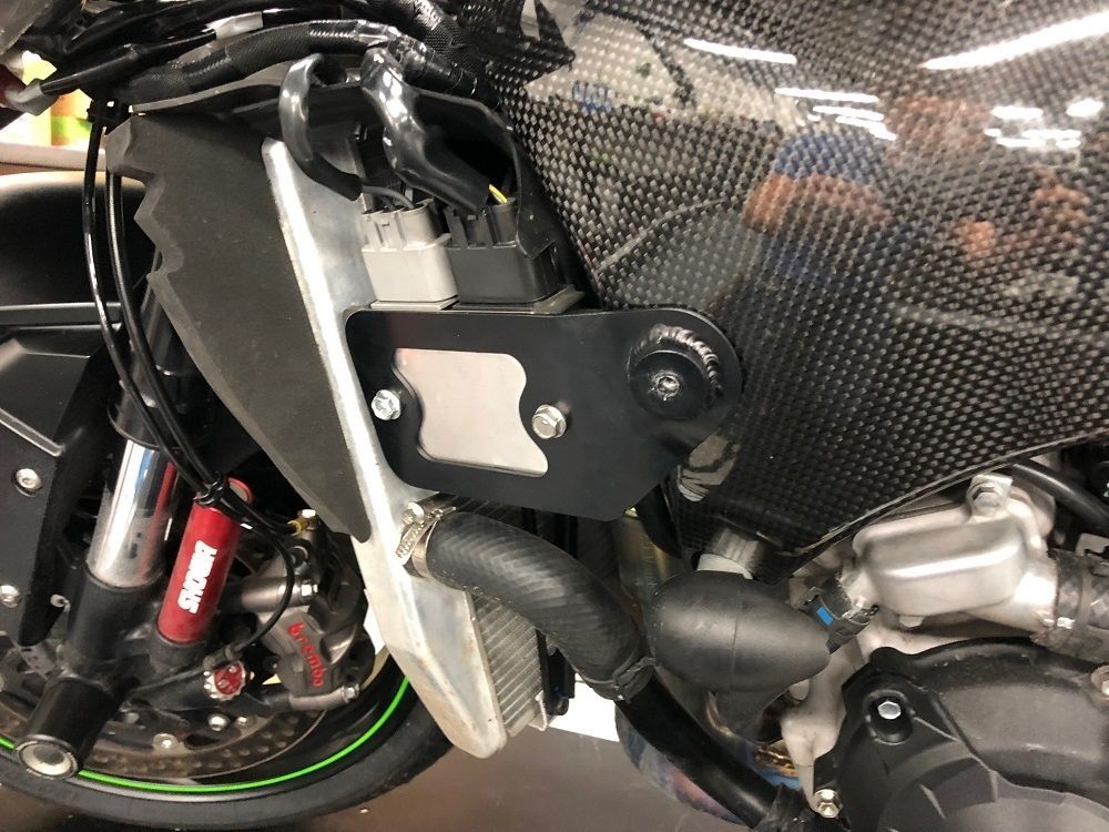 MSS Regulator Rectifier Relocator Bracket Kawasaki ZX-10R/RR 16 > Standard ECU/Loom Black